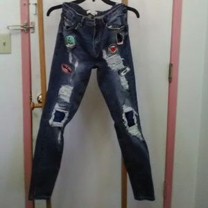 Forever 21 Patch Pre-ripped jeans Sz. 27, 28" ins.